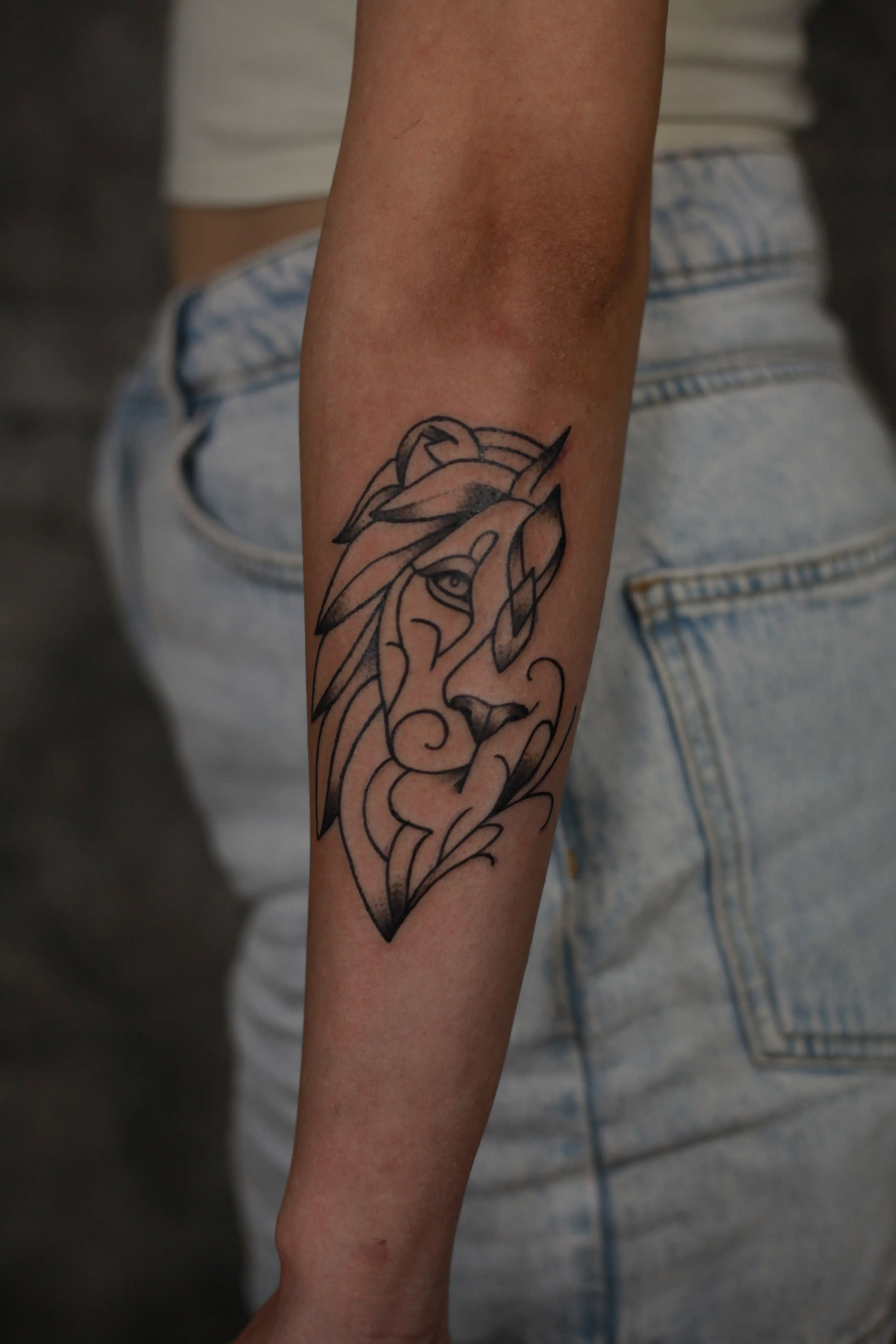Fineline lav - Fine Line & Minimal tetovaža Eternal Art